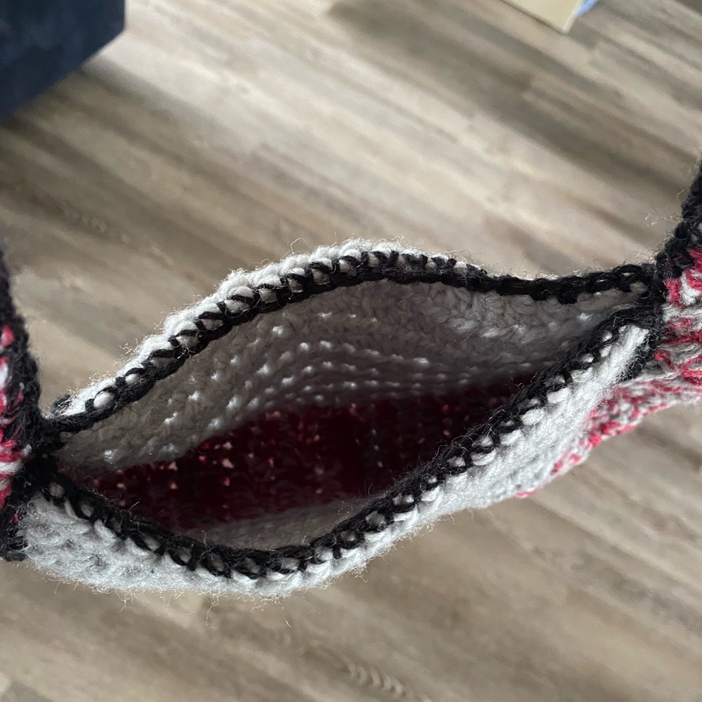 Crochet Raspberry and Gray Shoulder Bag - Picture 4 of 4